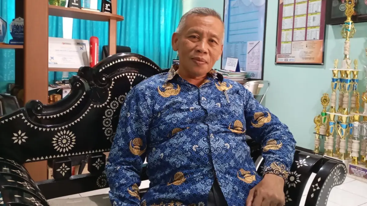 Kepala SMAN 4 Mataram Jauhari Khalid


