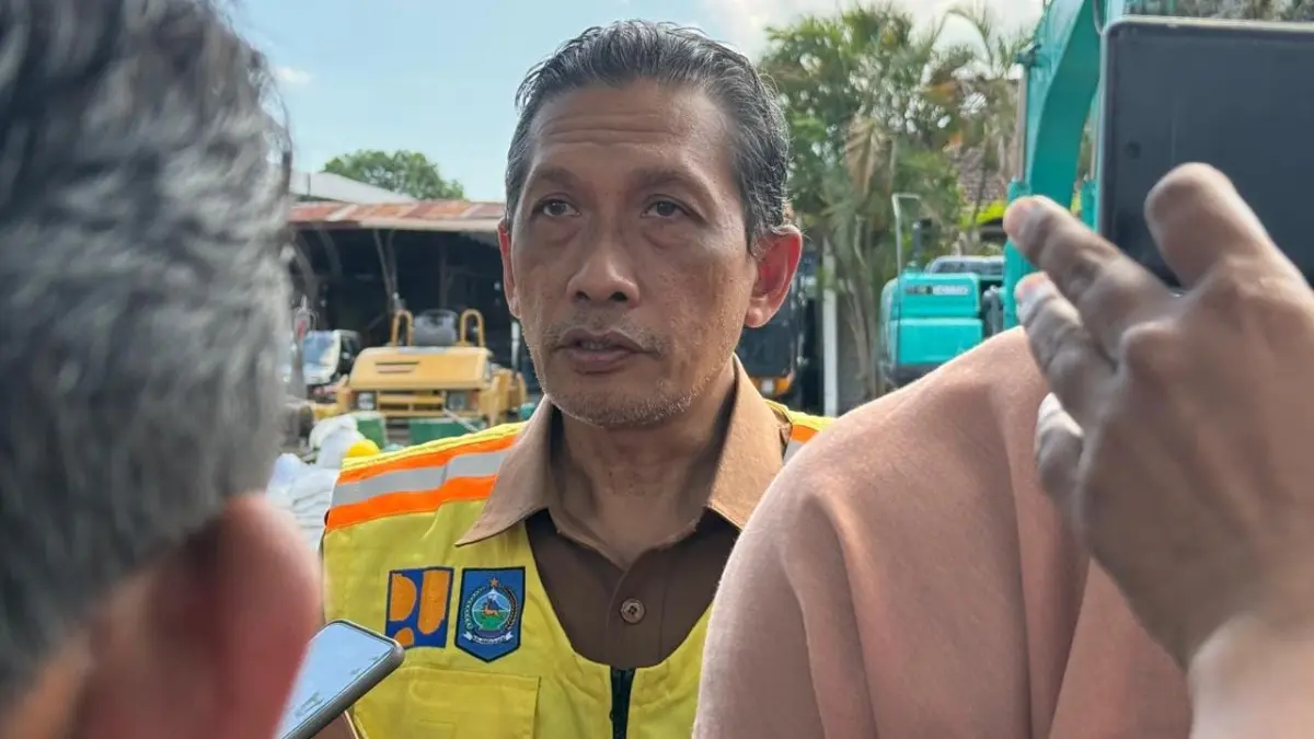 Kepala Dinas PUPRPKP NTB Lalu Kusuma Wirajaya. (YUYUN/LOMBOK POST)