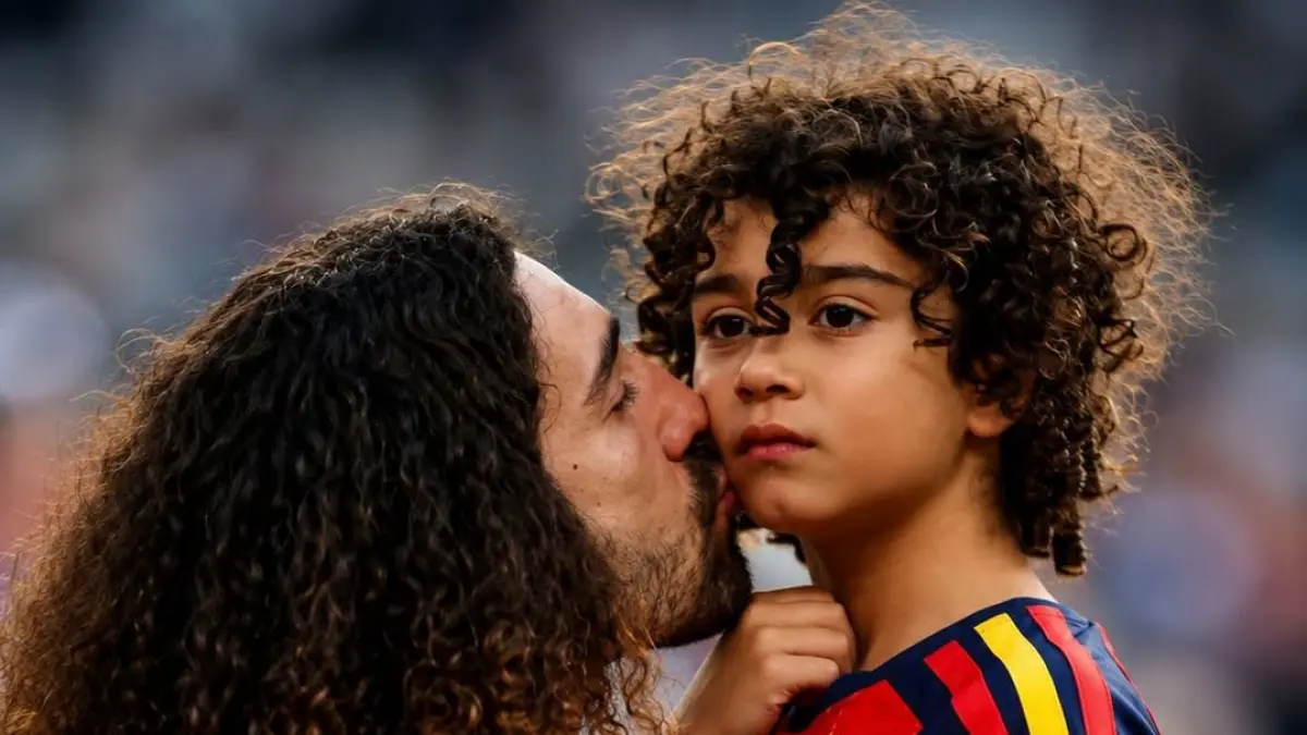 Marc Cucurella ungkap kisah haru di balik rambut kribonya dan perjuangan sang putra yang autis. Rela tak punya uang asal anak sehat.