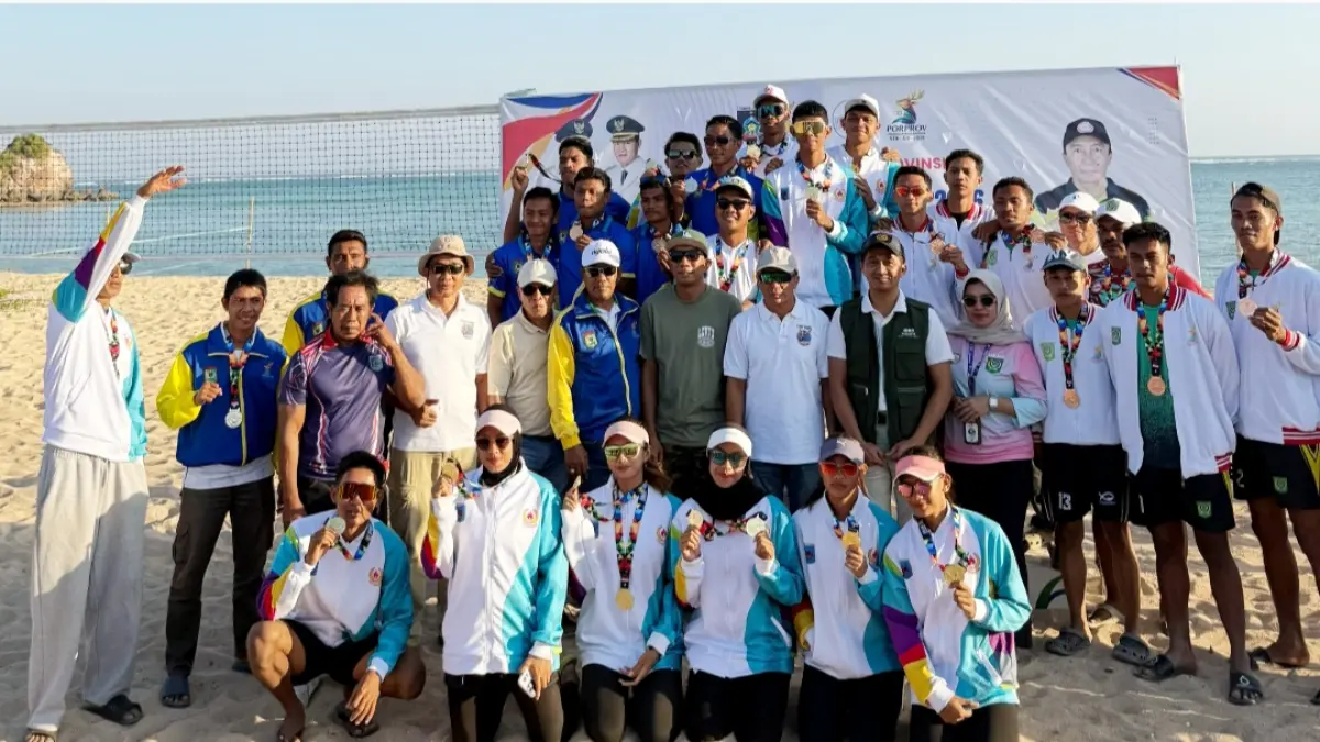 Tim bola voli pasir Kota Mataram tampil dominan dan memborong medali emas pada ajang Porprov NTB 2026.