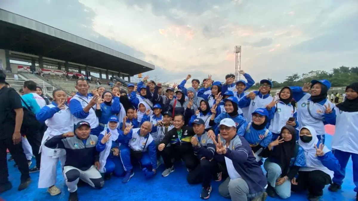TINGKATKAN PRESTASI: Lombok Barat berhasil tembus tiga besar dengan juara Umum III di ajang Porprov 2026. (Foto: Toni/Lombok Post)