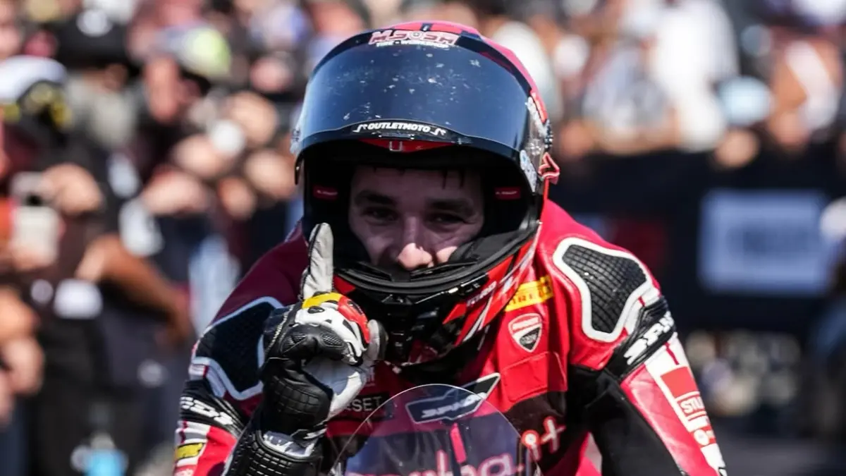 Iker Lecuona resmi bertahan di Ducati hingga 2028 usai tampil luar biasa pada WorldSBK 2026 dengan 20 podium dan satu kemenangan. (Instagram Iker Lecuona)