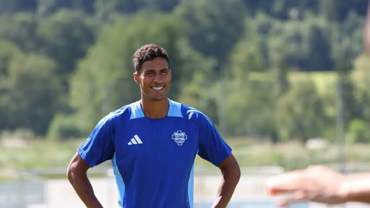 Raphaël Varane dukung aturan baru akademi Como 1907 yang batasi menyundul bola demi lindungi kesehatan otak pemain muda.