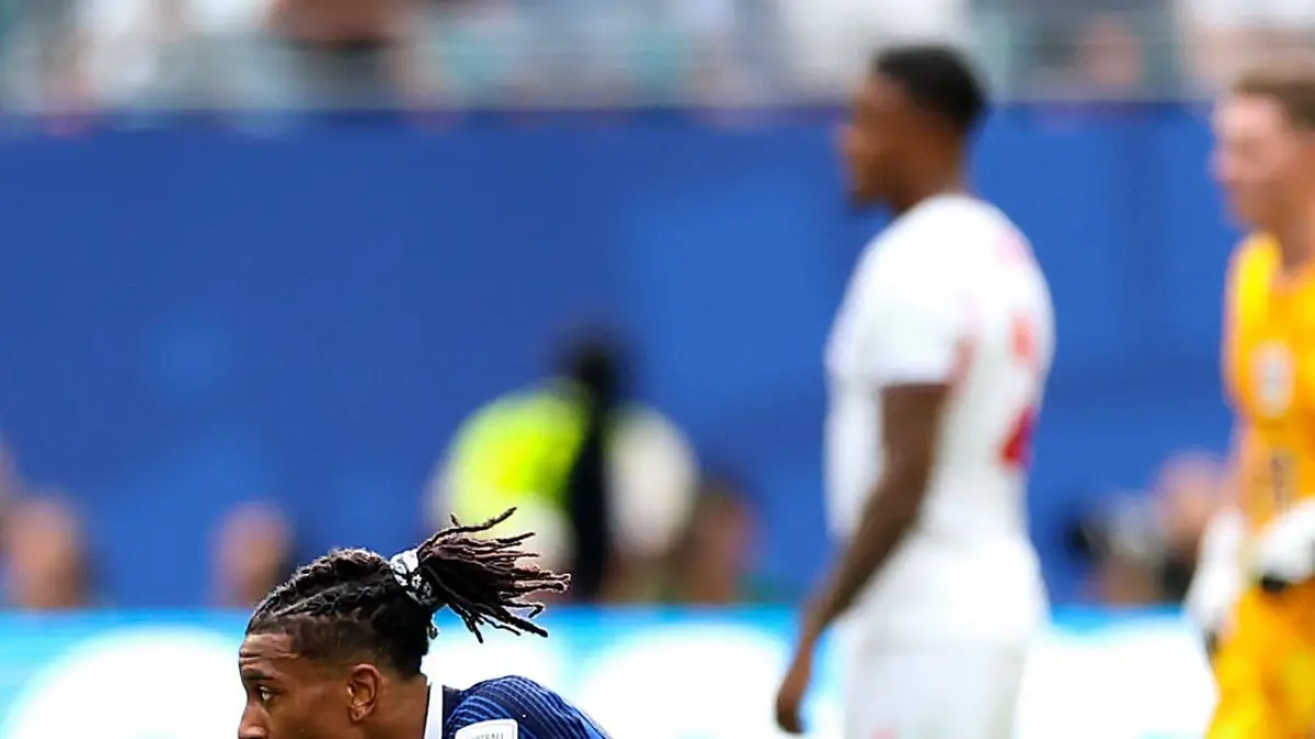 Real Madrid intip peluang boyong Michael Olise dari Bayern Munchen. Namun Si Putih tak mau merusak hubungan baik antar klub.