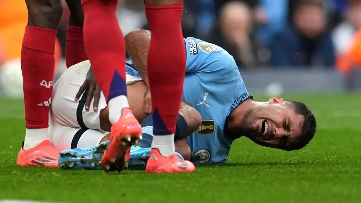 Rodri harus jalani operasi punggung usai antar Spanyol juara. Pelatih Manchester City Enzo Maresca beri kepastian kondisinya.