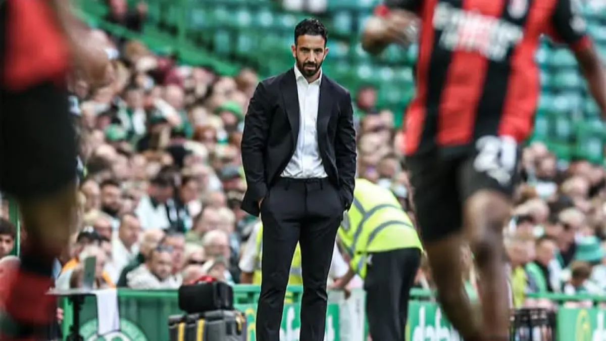 FOKUS: Pelatih AC Milan Ruben Amorim mengawasi anak asuhnya dalam laga persahabatan kontra Glasgow Celtic. (Istimewa) 
