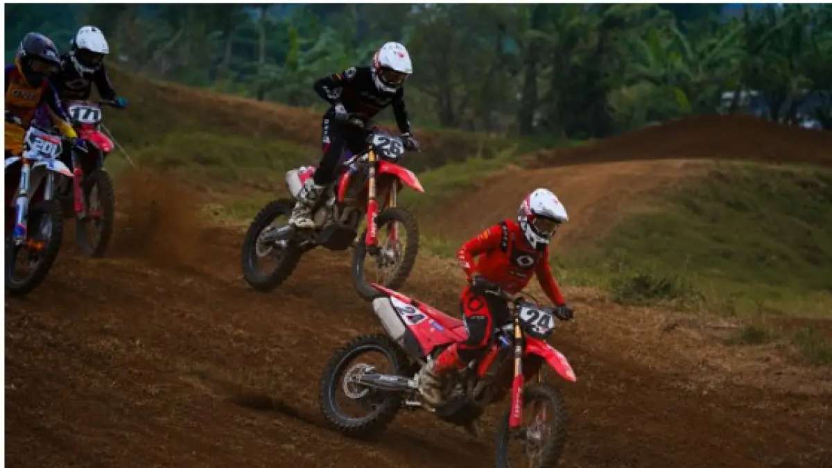 Jatuh Bangun di Race 2, Diva Ismayana Raih Podium 3 Overall MX1, Hilman Maksum Sabet Holeshot Berhadiah Rp 10 Juta di Cleosa Series Championship 2026 Round 3 Wonosobo.