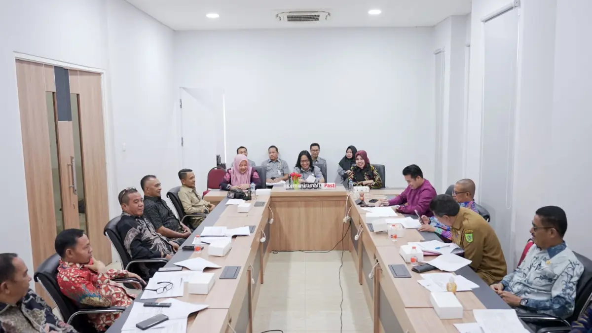 Kepala Kanwil Kemenkum NTB I Gusti Putu Milawati menerima konsultasi Pansus DPRD Kabupaten Bima terkait penyempurnaan Raperda Pilkades serentak di Ruang Rapat Mandalika.