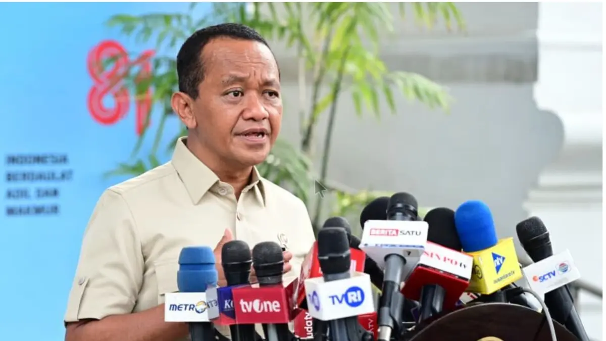 Menteri ESDM Bahlil Lahadalia memberikan keterangan pers di Kompleks Istana Kepresidenan Jakarta, pada Selasa (28 /7). (Foto: BPMI Setpres/Biro Pers, Media, dan Informasi Sekretariat Presiden)
