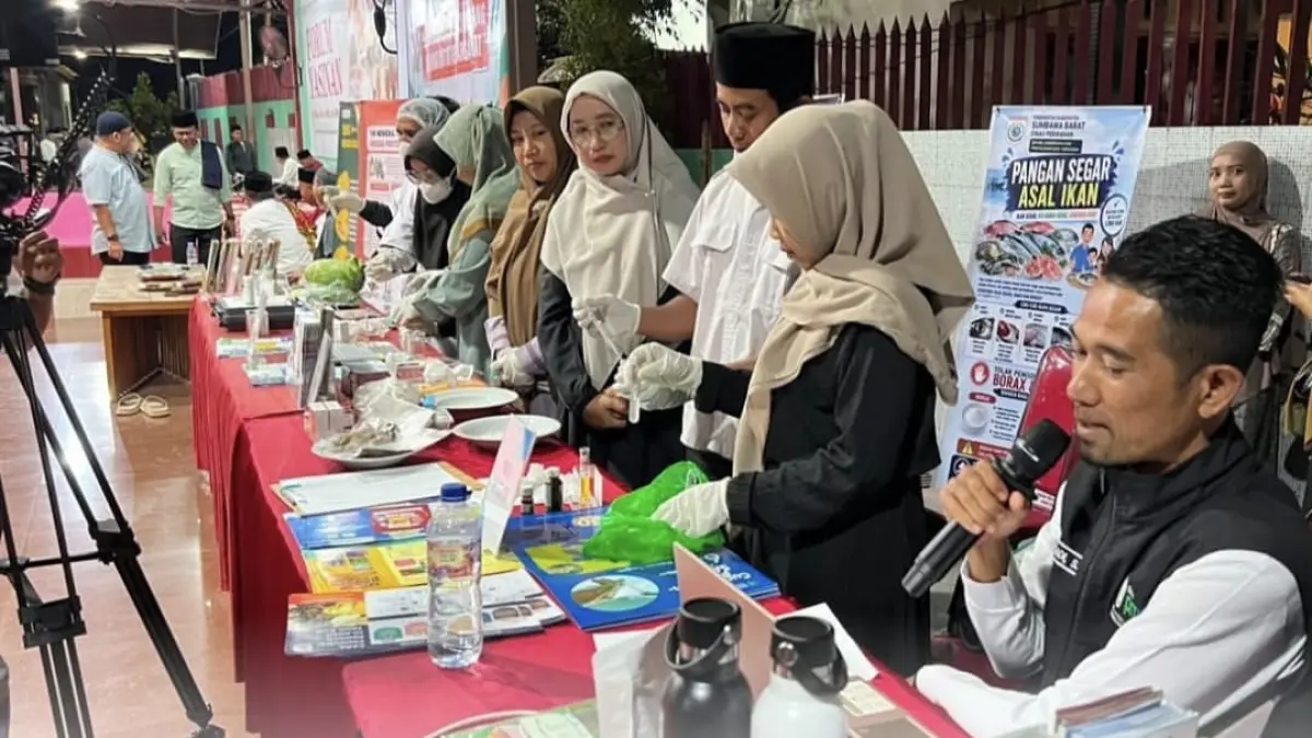 Sekda KSB Hairul Jibril saat menerima kunjungan Kepala BPOM Bima Azis Sanjaya di kantornya, Senin (27/7).&nbsp;