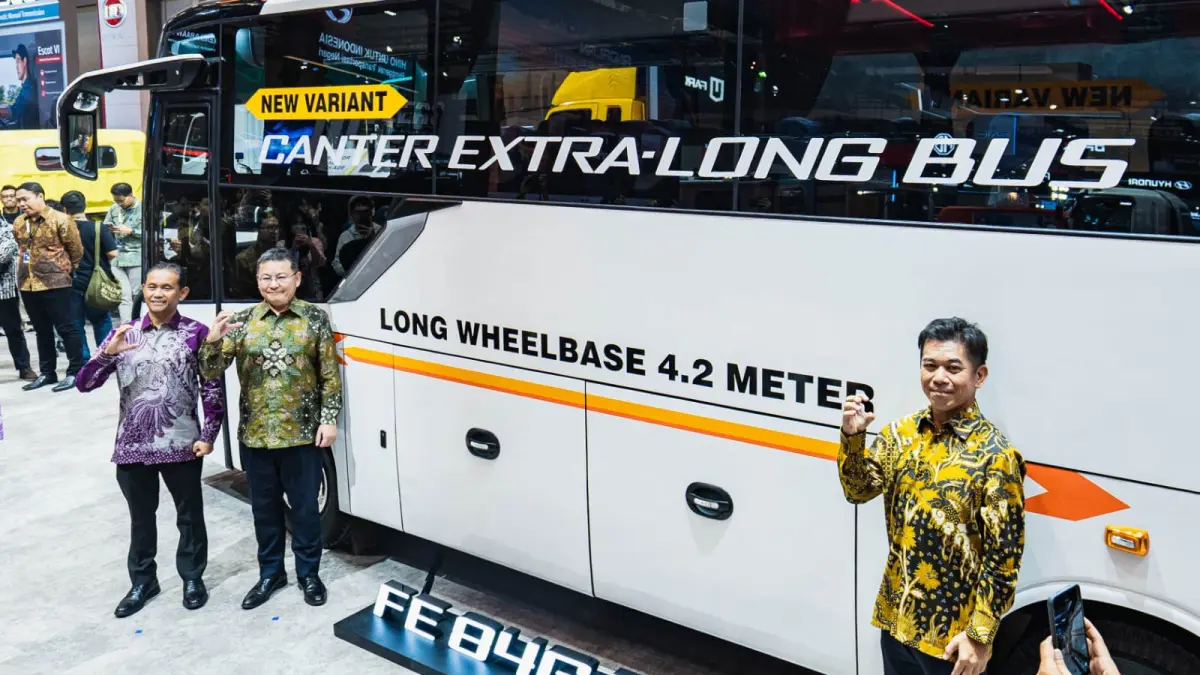 Canter FE 84G BCL atau Canter Extra Long Bus, dalam ajang GAIKINDO Indonesia International Auto Show (GIIAS) 2026 yang digelar di ICE BSD City, Tangerang Selatan.