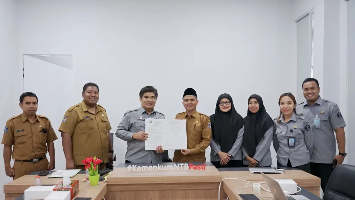 Kanwil Kemenkum NTB bersama Pemkab Lombok Tengah mengharmonisasikan Raperbup Kampung Keluarga Berkualitas guna memperkuat ketahanan keluarga dan kualitas regulasi daerah.