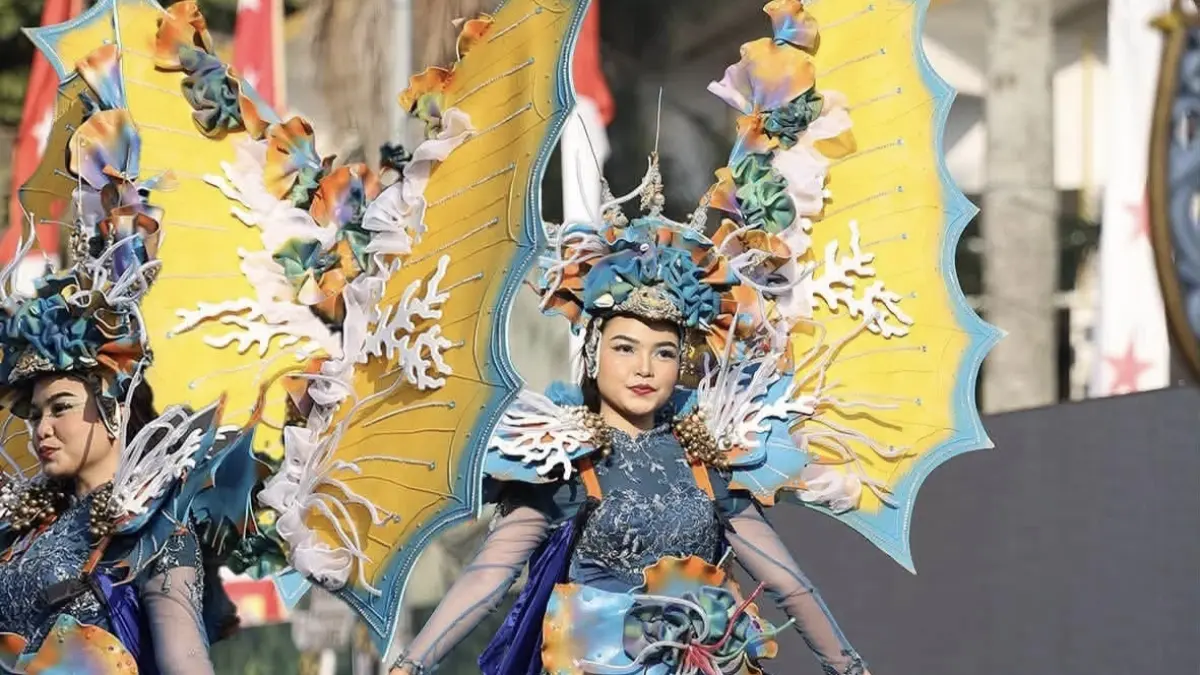 Kontingen Lombok Tengah saat tampi dalam ajang Jember Fashion Carnaval di Jawa Timur, pekan lalu.
