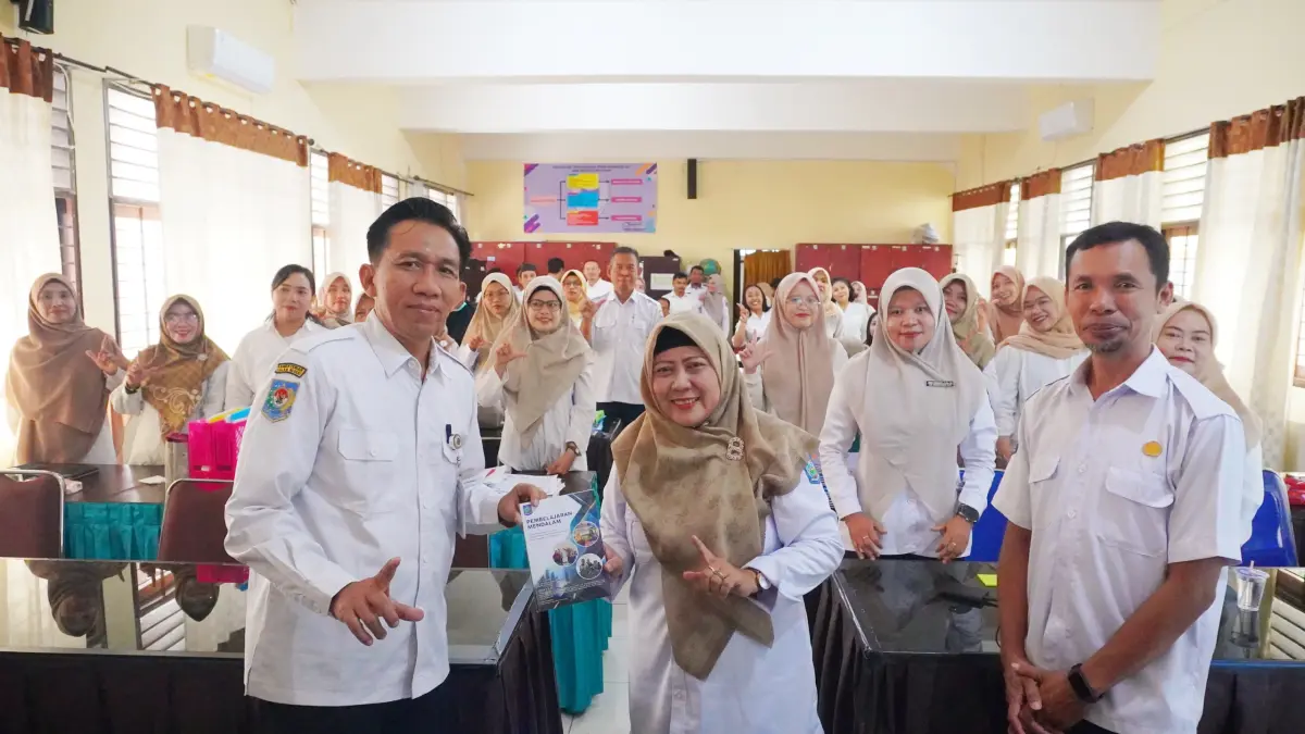 SMA Negeri 9 Mataram menggelar Raker Tahun 2026 dengan mengusung tema "Refleksi Kinerja dalam Penguatan Ekosistem Digital" di aula sekolah, Rabu (29/7).