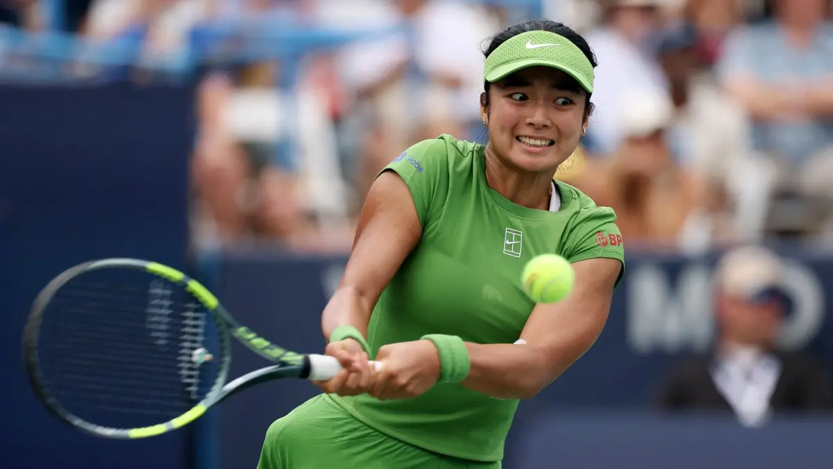Alexandra Eala bangkit dari tertinggal 1-5 untuk menyingkirkan juara bertahan Leylah Fernandez dan lolos ke perempat final DC Open 2026. (Photo Getty Images via AFP)
