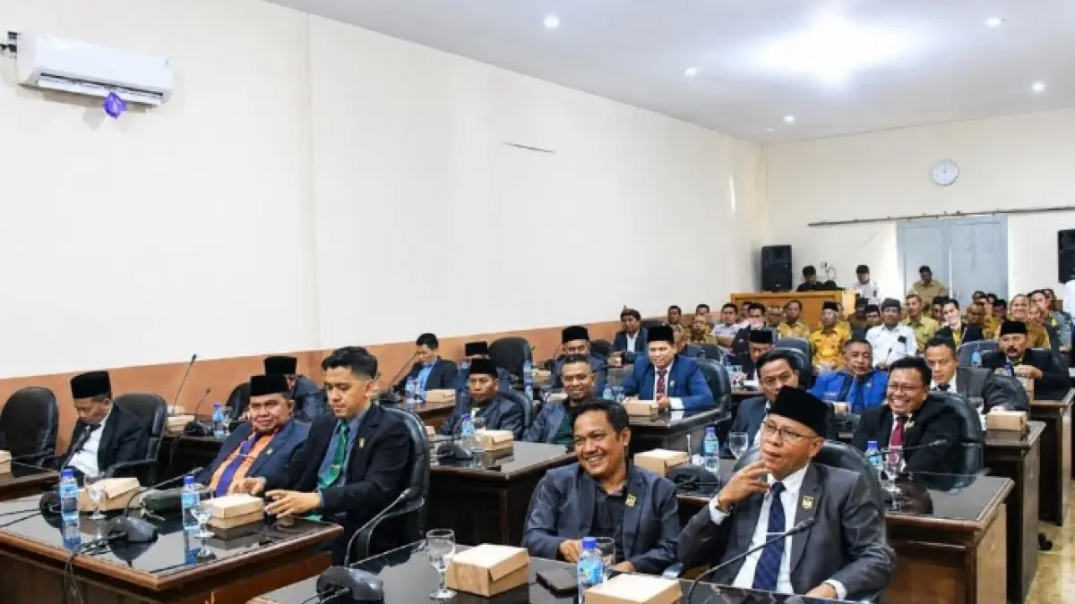 BISA DINAIKKAN: Anggota DPRD Lombok Utara mengikuti paripurna penyampaian rancangan KUA PPAS tahun anggaran 2027.