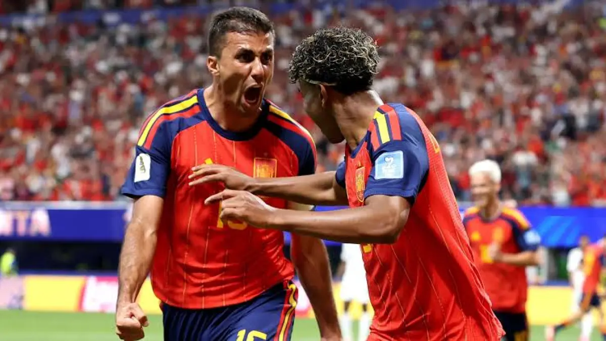 Pemain Barcelona di timnas Spanyol bujuk Rodri pindah ke Blaugrana. Namun gelandang Manchester City itu mantap pilih Real Madrid