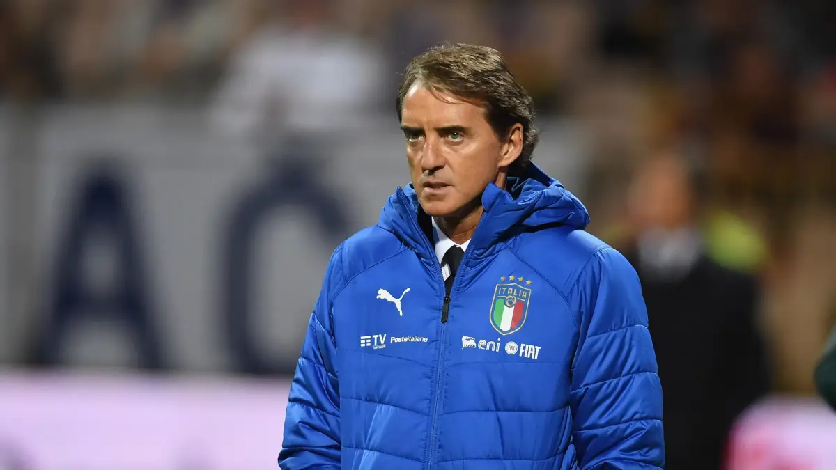 Roberto Mancini kembali latih Timnas Italia usai Andrea Pirlo dicopot. Namun penggantian pelatih tak jawab krisis mendasar sepak bola Italia