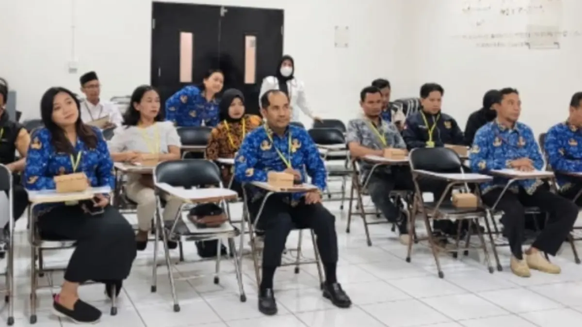 Sosialisasi pelayanan perizinan yang melibatkan ASN Kecamatan Ampenan, Cakranegara, Sandubaya, serta para pelaku usaha.
