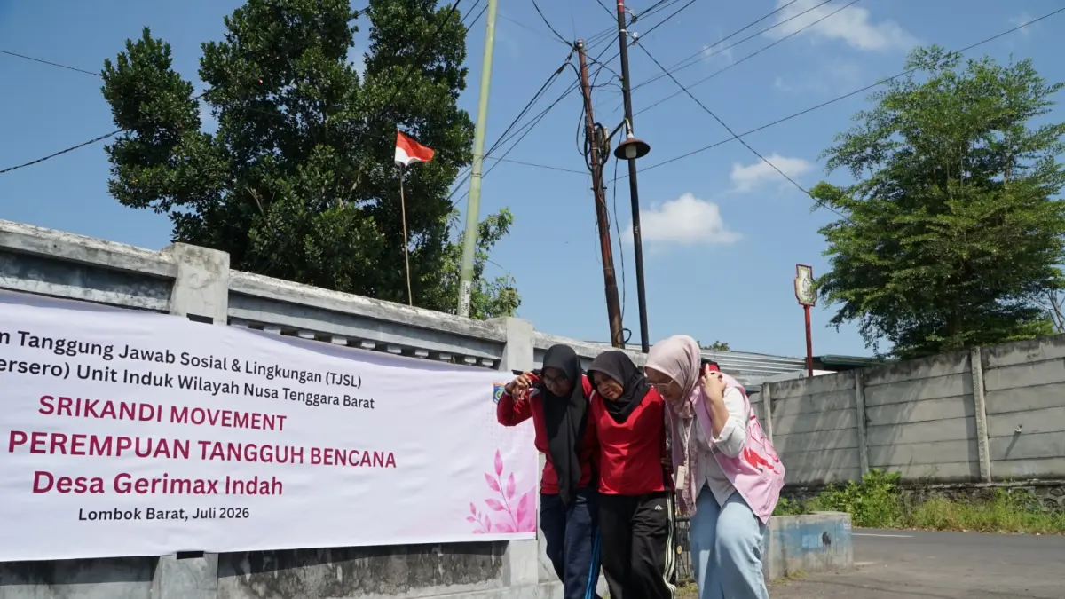 Srikandi PLN NTB memperkuat kapasitas masyarakat dalam menghadapi bencana melalui program perempuan tangguh bencana di Desa Gerimak Indah, Kecamatan Narmada, Lombok Barat.