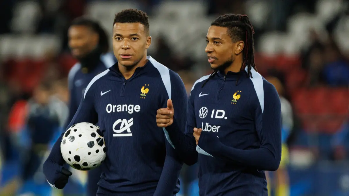 Michael Olise dilaporkan tergoda ke Real Madrid. Namun Bayern Munchen tutup rapat pintu transfer untuk winger Timnas Prancis tersebut
