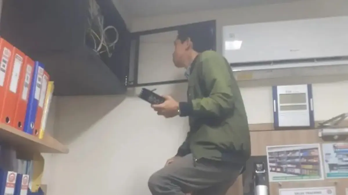 Pemkot Bima memasang memasang alat perekam transaksi (tapping device) di sejumlah restoran, rumah makan, kafe, hotel, hingga penginapan, Kamis (30/7).