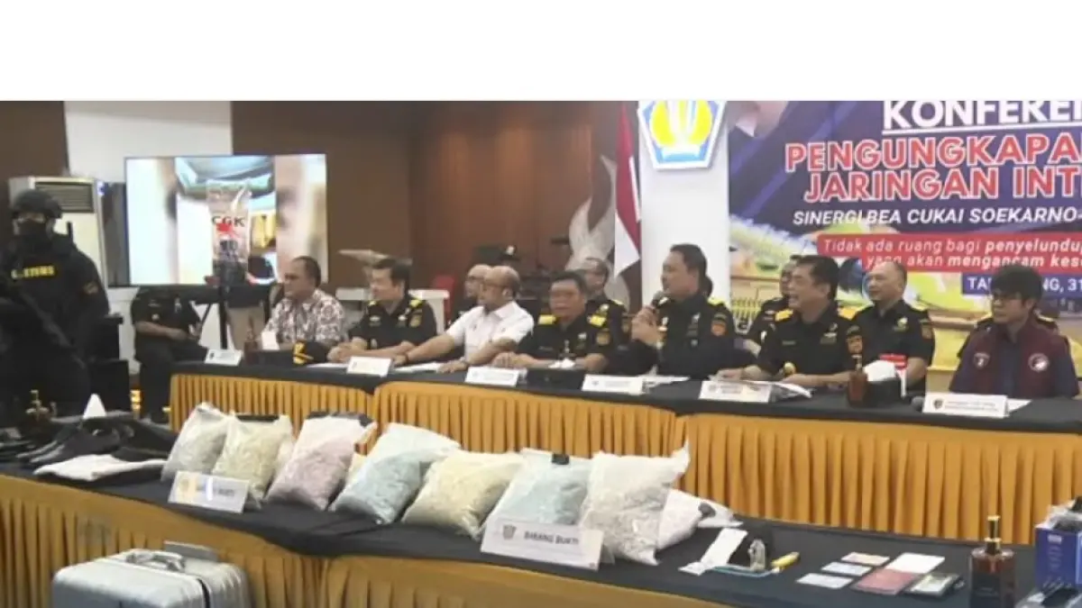 PENYELUNDUPAN NARKOBA 26 KILOGRAM: Bea Cukai dan Bareskrim Polri gelar konferensi pers pengungkapan narkotika jaringan internasional yang mengamankan pilot WN Malaysia selundupkan 26 kilogram narkoba di Bandara Soekarno Hatta.