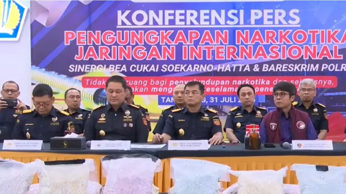 PENYELUNDUPAN NARKOBA 26 KILOGRAM: Bea Cukai dan Bareskrim Polri gelar konferensi pers pengungkapan narkotika jaringan internasional yang mengamankan pilot WN Malaysia selundupkan 26 kilogram narkoba di Bandara Soekarno Hatta.