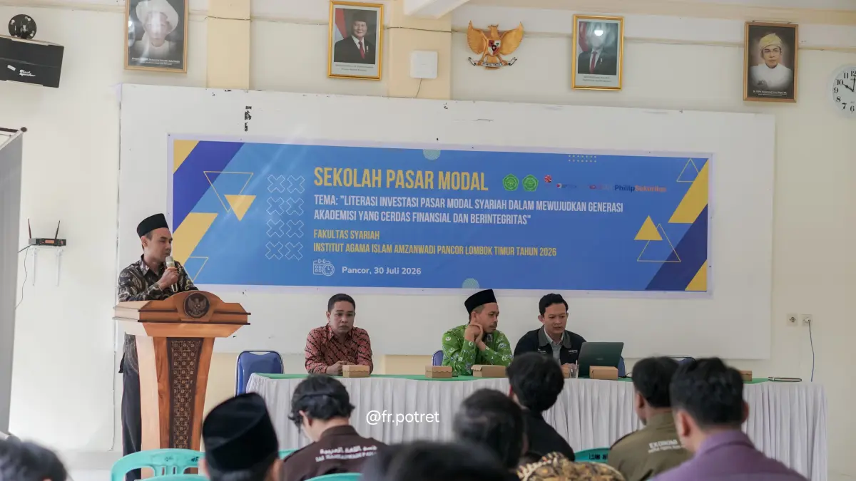 SEKOLAH PASAR MODAL: Wakil Rektor 1 IAIH Pancor saat melakukan sekolah pasar modal kepda dosen dan mahasiswa. 