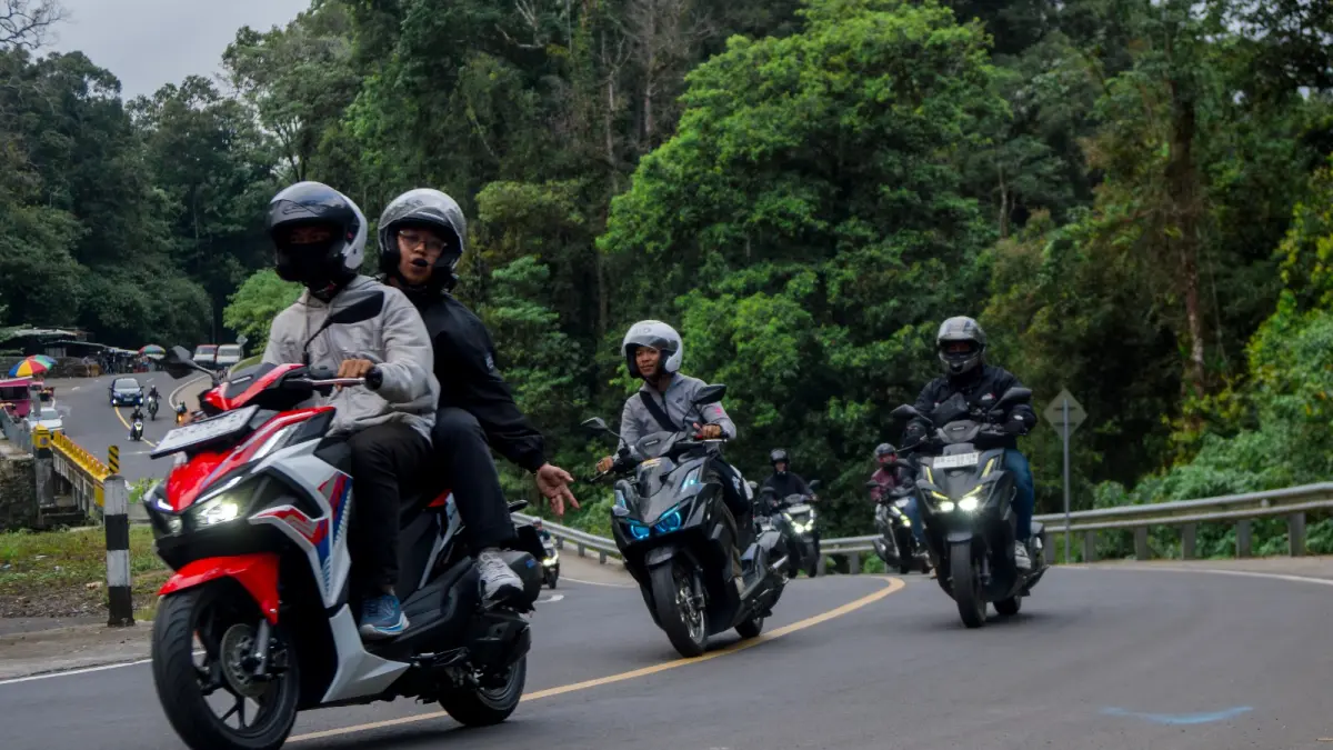 SERU: Peserta Honda Track day 2026 saat menjajal lintasan aspal Lombok.