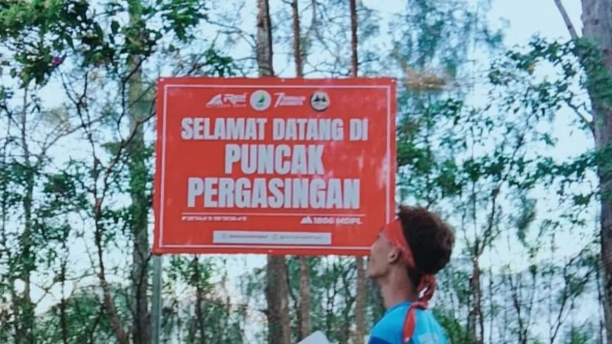 WISATA ALAM: Wisatawan berhasil mencapai puncak Bukit Pergasingan di Lombok Timur