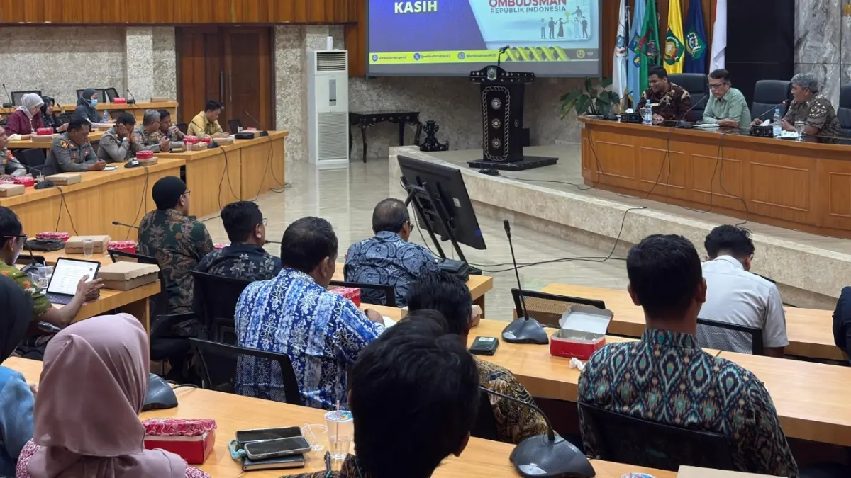 UNTUK MASYARAKAT: Suasana sosialisasi penilaian penyelenggaraan pelayanan publik yang diselenggarakan Ombudsman RI Perwakilan NTB di Gedung Sangkareang, Kantor Gubernur NTB, Kamis (30/7). (YUYUN/LOMBOK POST)