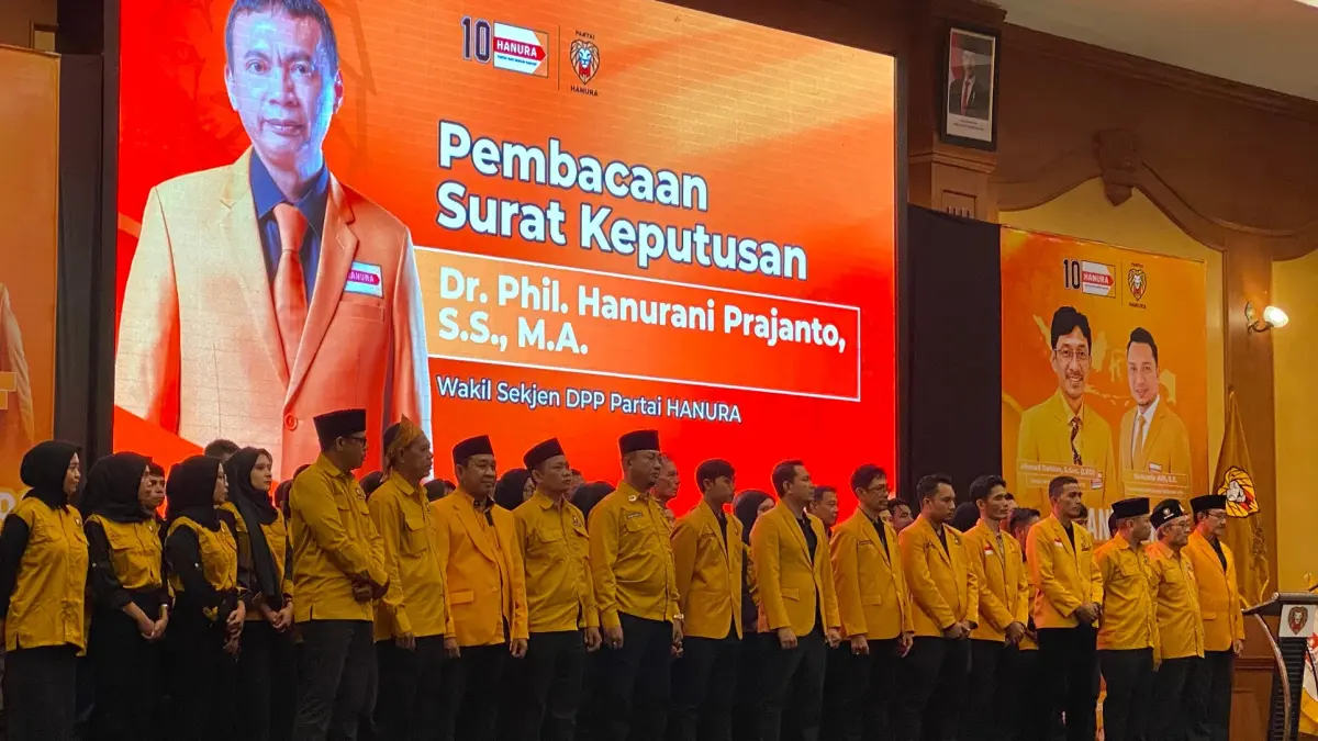 DILANTIK: Pengurus DPD dan DPC Partai Hanura se-NTB dilantik di Hotel Lombok Raya, Sabtu (1/8). Dalam acara tersebut, Sekjen Hanura menekankan pentingnya kerja nyata kader untuk daerah. (Foto: Toni/Lombok Post)