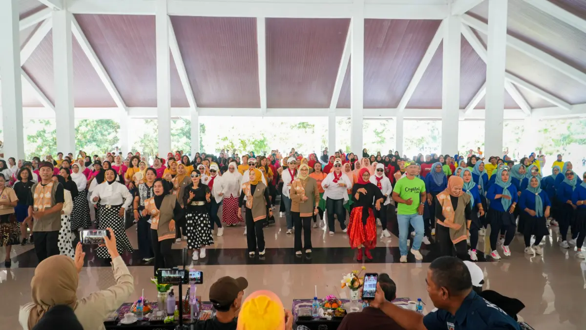 Ketua TP PKK Kota Mataram Kinnastri Mohan Roliskana selaku Pembina DPW ILDI Kota Mataram bersama pengurus dan Anggota ILDI Kota Mataram jamming bersama di RTH Pagutan, Kota Mataram 
