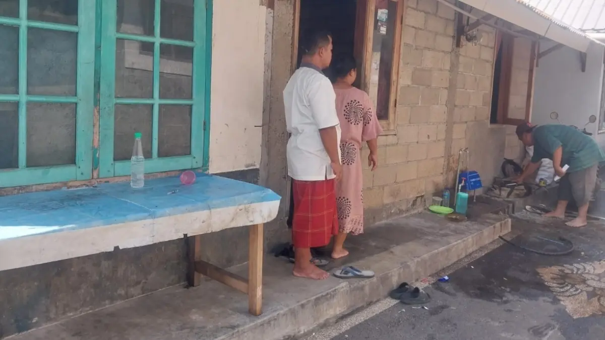 Program SPAM berupa pemasangan sambungan rumah PTAM bagi MBR oleh Dinas PUPR Kota Mataram telah menjangkau seratus lebih rumah tangga di Kota Mataram.