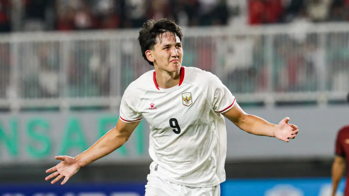 Pesepak bola Timnas Indonesia Mitchel Lee Beker saat pertandingan melawan Kamboja pada ASEAN Hyundai Cup 2026 di Stadion Pakansari, Kabupaten Bogor, Jawa Barat, Senin (27/7/2026). Timnas Indonesia kalahkan Kamboja dengan skor 5-1. FOTO: SALMAN TOYIBI/JAWA POS