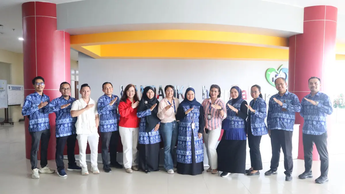 JAJAKI KERJA SAMA: Jajaran manajemen RS Mandalika Provinsi NTB dan Bali International Hospital (BIH) berfoto bersama usai pertemuan penjajakan kerja sama di RS Mandalika, Kamis (30/7).