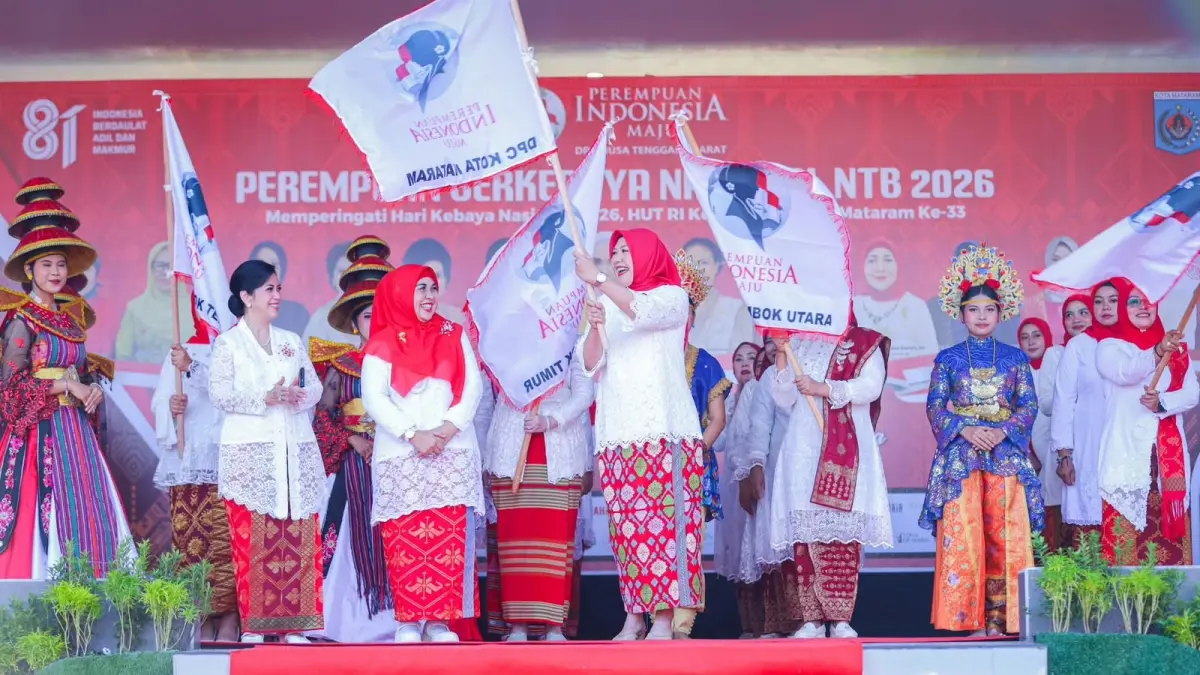 PELANTIKAN: Para pengurus cabang PIM yang dilantik, di Lapangan Taman Sangkareang, Mataram, Minggu (2/8). (IST/LOMBOK POST)