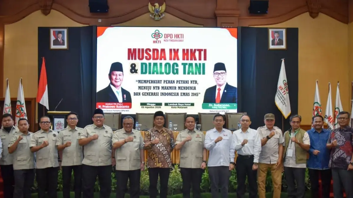 PERTANIAN: Gubernur NTB Lalu Muhamad Iqbal bersama Ketua HKTI NTB Willgo Zainar saat menghadiri Musda HKTI NTB yang digelar di Mataram, Ahad (2/8).