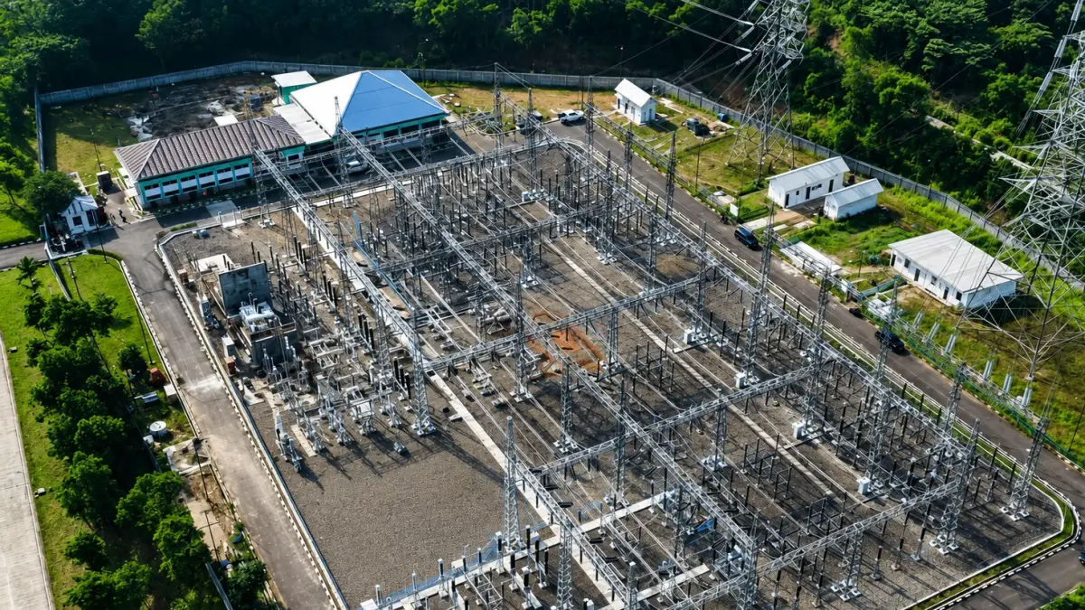Salah satu gardu induk untuk menjaga keandalan pasokan listrik. Pemerintah memastikan tarif listrik PLN periode Juli-September 2026 tidak naik.