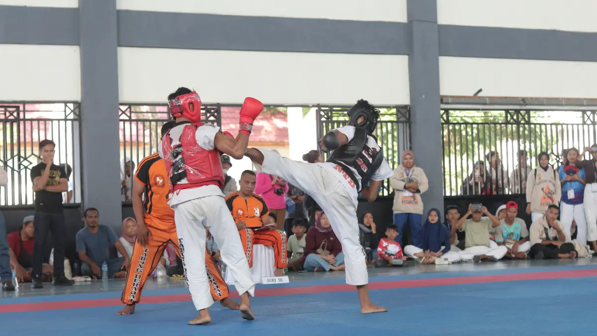 Atlet tarung derajat kabupaten dan kota saat bertanding di Porprov XII NTB 2026.