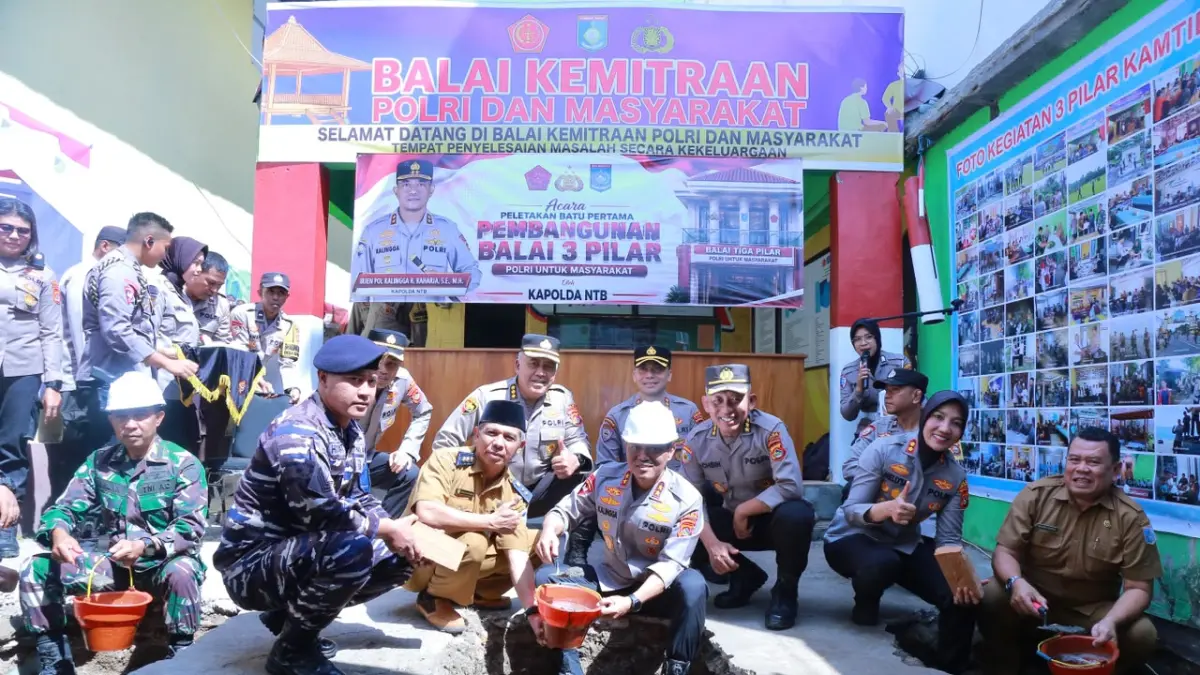 Kapolda NTB Letakkan Batu Pertama Balai Kemitraan di Meninting, Perkuat Sinergi Polri, TNI, dan Warga.