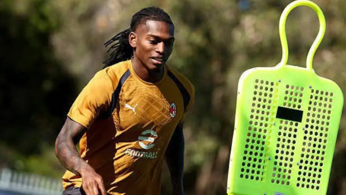 LATIHAN: Rafael Leao, pemain AC Milan yang hendak pindah, sudah berlatih kembali bersama tim. (Istimewa) 