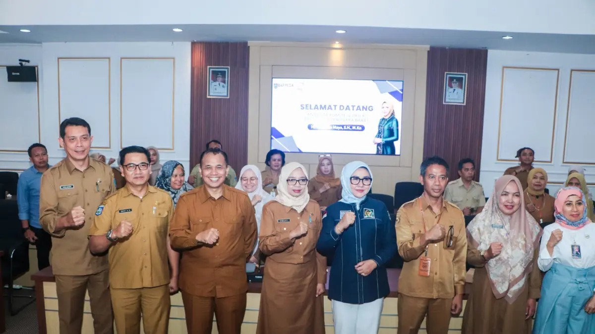 KOMITMEN: Senator NTB Evi Apita Maya, Kepala Bappeda NTB Baiq Nelly Yuniarti, dan Kepala Dinas Kominfotik Ahsanul Khalik saat penyerapan aspirasi daerah yang digelar di Ruang Rapat Rinjani, Kantor Bappeda NTB, Selasa (4/8).
