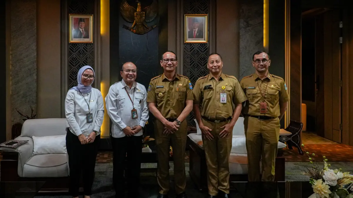 Kunjungan Kepala Balai Pelaksana Penyediaan Perumahan dan Kawasan Permukiman (BP3KP) Nusa Tenggara I, Hamdan Pare ke Wali Kota Mataram Mohan Roliskana sekaligus menyampaikan progres pelaksanaan program tiga juta rumah yang dilaksanakan di Kota Mataram. Pertemuan berlangsung di ruang tamu kantor wali kota, hadir mendampingi dalam pertemuan tersebut Kepala Dinas Perkim Kota Mataram M Nazaruddin Fikri dan Kepala Bappeda Kota Mataram Lalu Bramantio Ganeru.