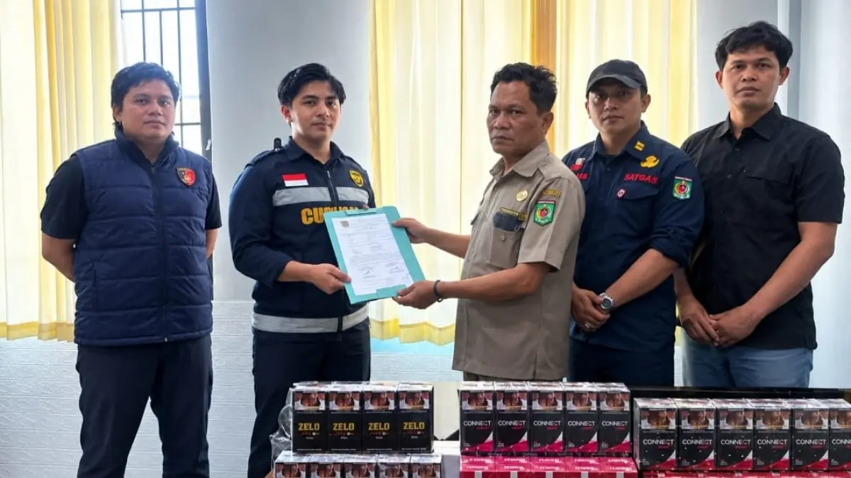 ROKOK BERBAGAI MEREK: Penyerahan rokok ilegal kepada Bea Cukai oleh Satpol PP KLU. Ini merupan hasil operasi di sejumlah tempat usaha.