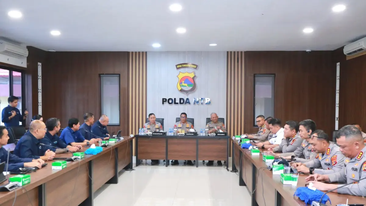 Suasana rapat koordinasi persiapan pengamanan MotoGP 2026 yang dipimpin Kapolda NTB Irjen Pol. Kalingga Rendra Raharja, Rabu (5/8). 