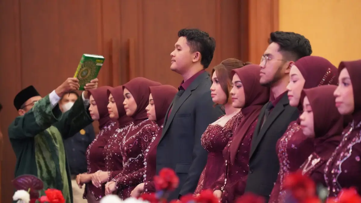 SUMPAH DOKTER: Puluhan dokter baru FKIK Unram diambil sumpahnya pada pengambilan sumpah dokter ke-57 di Hotel Lombok Raya, Selasa (4/8).