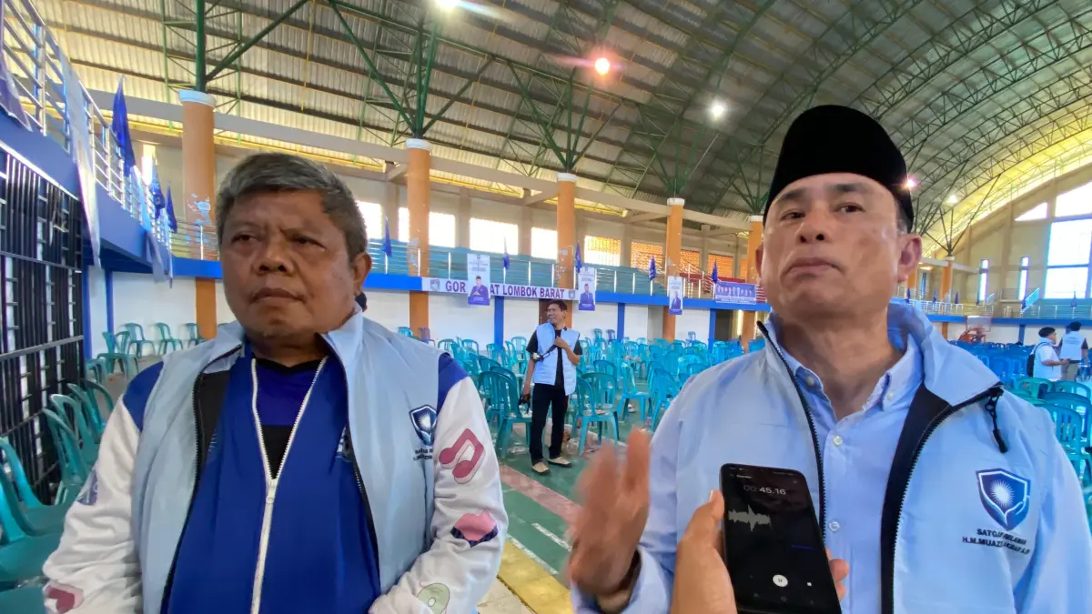 MASUK RADAR: Anggota DPRD NTB dari PAN Hasbullah Muis (kanan) dan Saeun menegaskan pengisian kursi Wakil Bupati Lombok Barat pasca OTT KPK masih terlalu dini dibahas dan keputusan akhirnya bergantung pada bupati, DPRD, serta DPP partai pengusung. (Foto: Toni/Lombok Post)