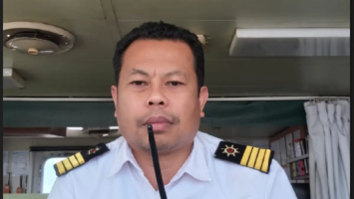 Capt.Anwar AR saat bertugas